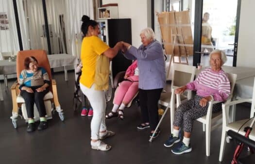 Taneční terapie opět potěšila klienty SeniorCentra Štěrboholy